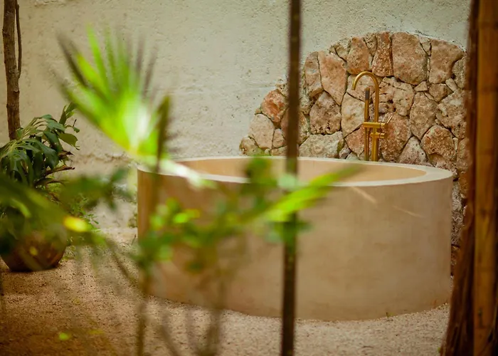 Lodge Romantic Star Bath Suite, Cave Pool & Yoga Center