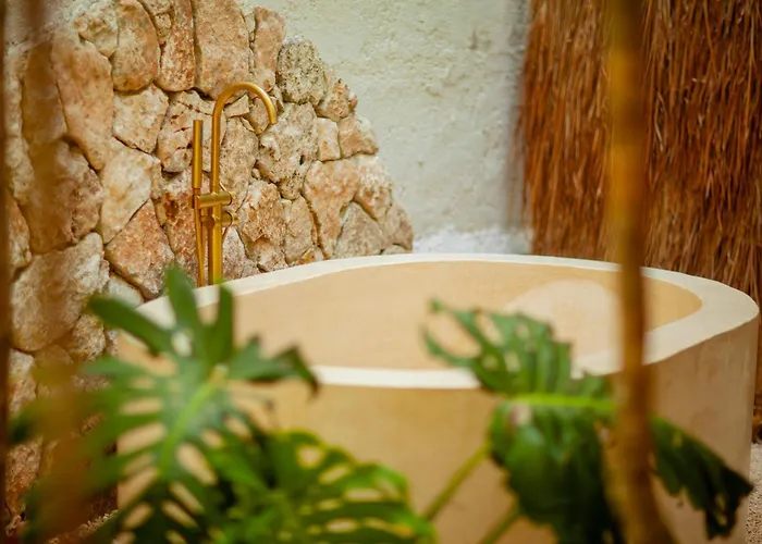 Romantic Star Bath Suite, Cave Pool & Yoga Center Lodge *