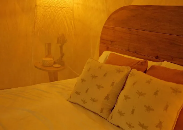 Lodge Romantic Star Bath Suite, Cave Pool & Yoga Center *